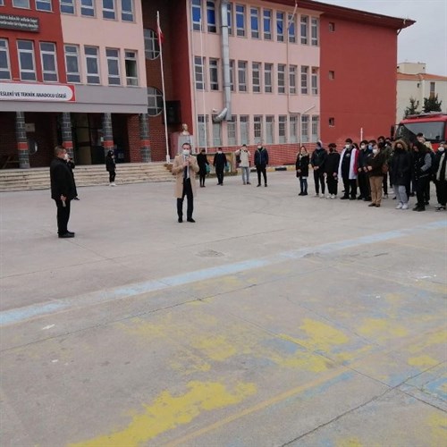 Soma Fatma Aliye Mesleki ve Teknik Anadolu Lisesinde, 2022 yılı 01-07 Mart Deprem Haftası etkinlikleri kapsamında “Tahliye Tatbikatı” yapıldı.